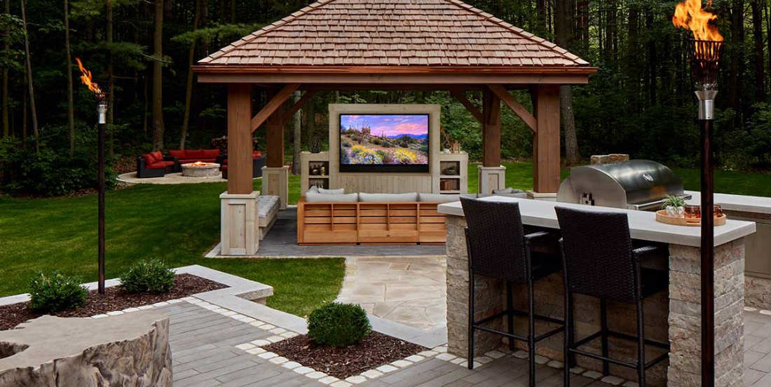 Séura Outdoor TVs Deliver 4K and HDR Images in Non-Traditional Environments