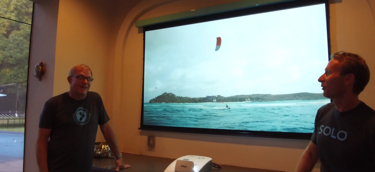 SI’s New ‘Solo Pro’ with ALR is ‘World’s First’ Motorized Screen for Ultra-Short-Throw Projectors