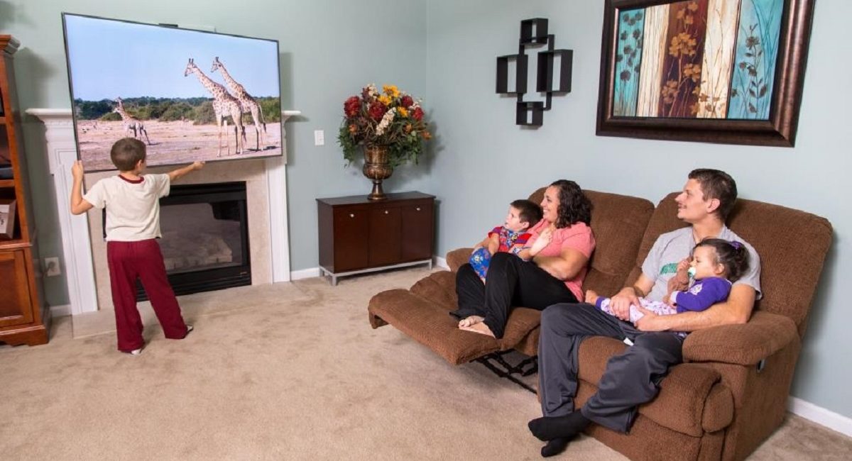Dynamic Mounting Launches 12 Tv Mounts For Over The Fireplace