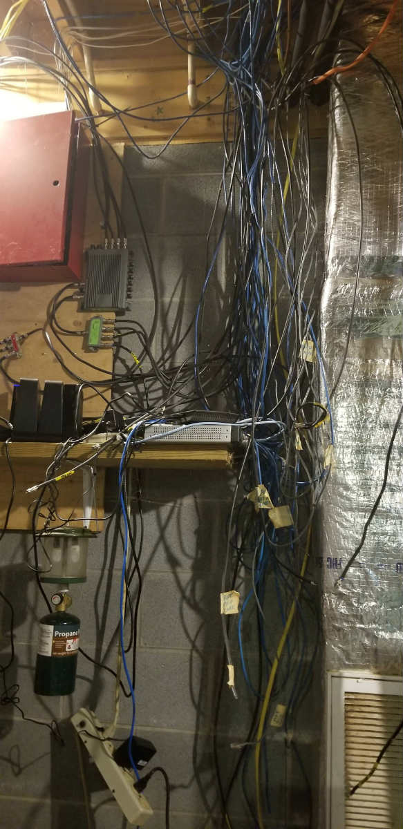 14 Wiring Fails That Will Churn Your Stomach, slide 13