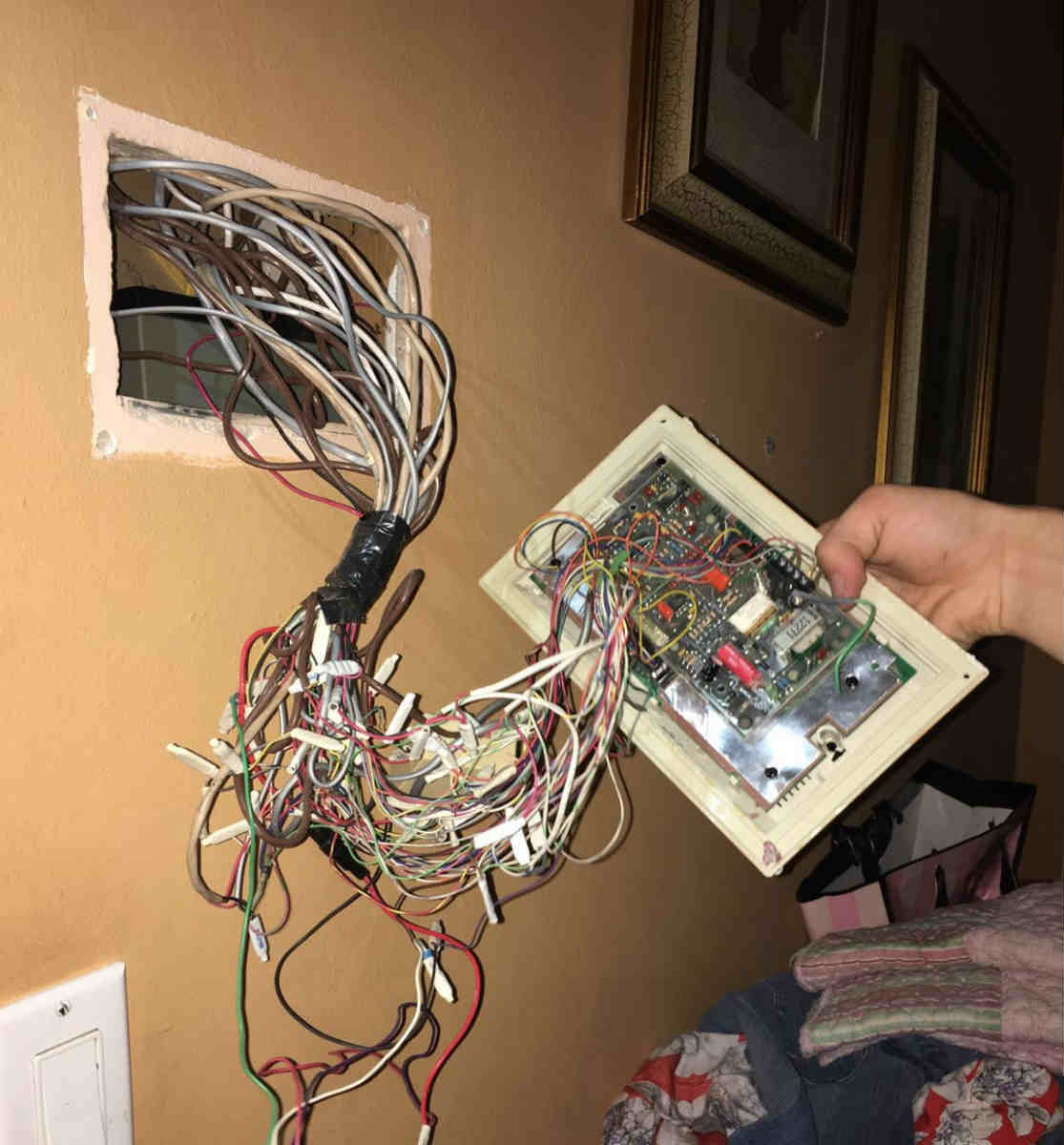 14 Wiring Fails That Will Churn Your Stomach, slide 8