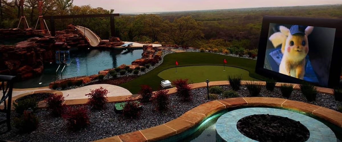 Texas-Size Backyard Project Dazzles with AV Options