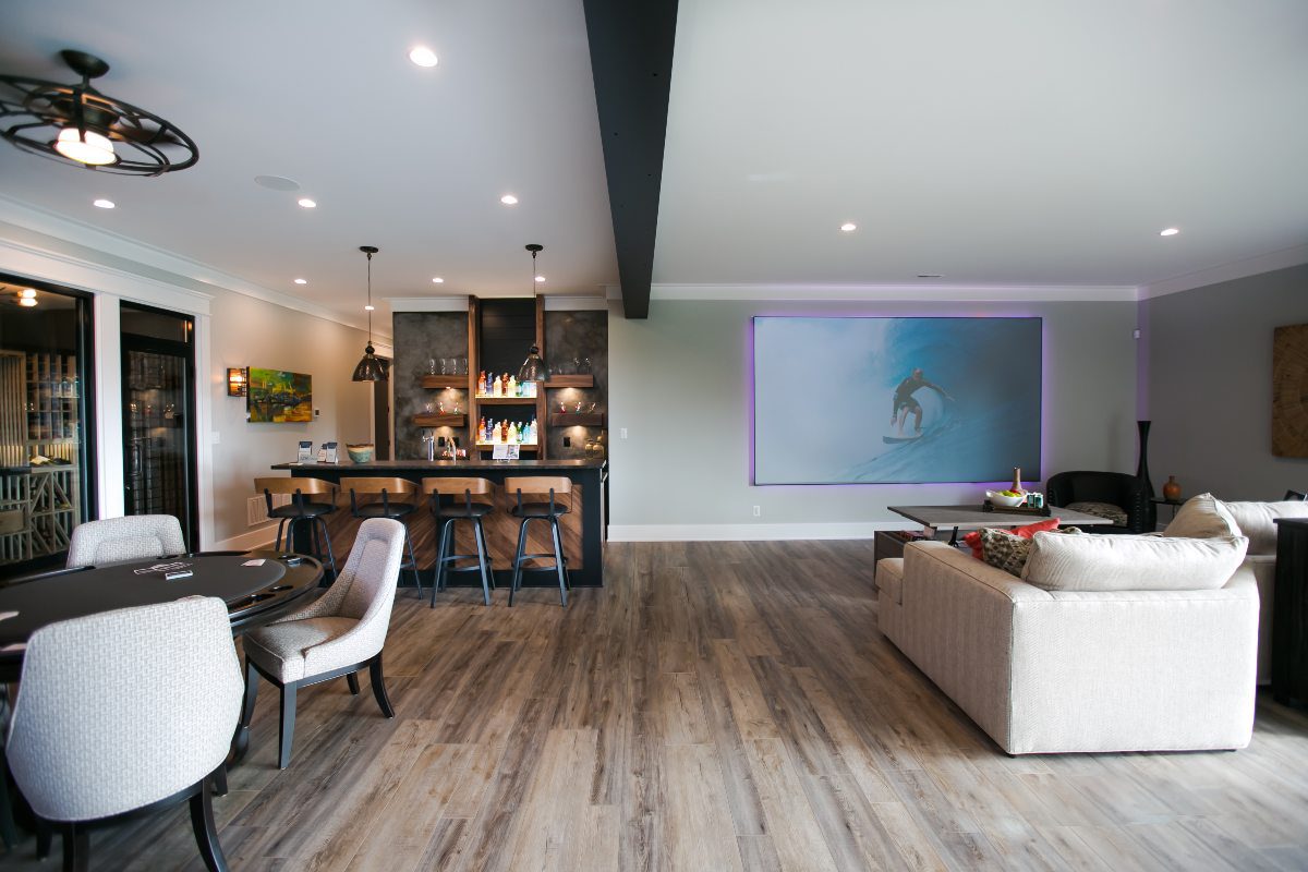 Integrator Turns Indiana Farmhouse into Modern Luxury Paradise, slide 3