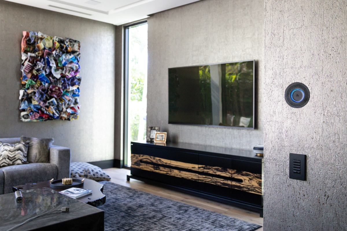 Integrator and Builder Collaborate to Create Technology Disappearing Act in Smart Home, slide 4