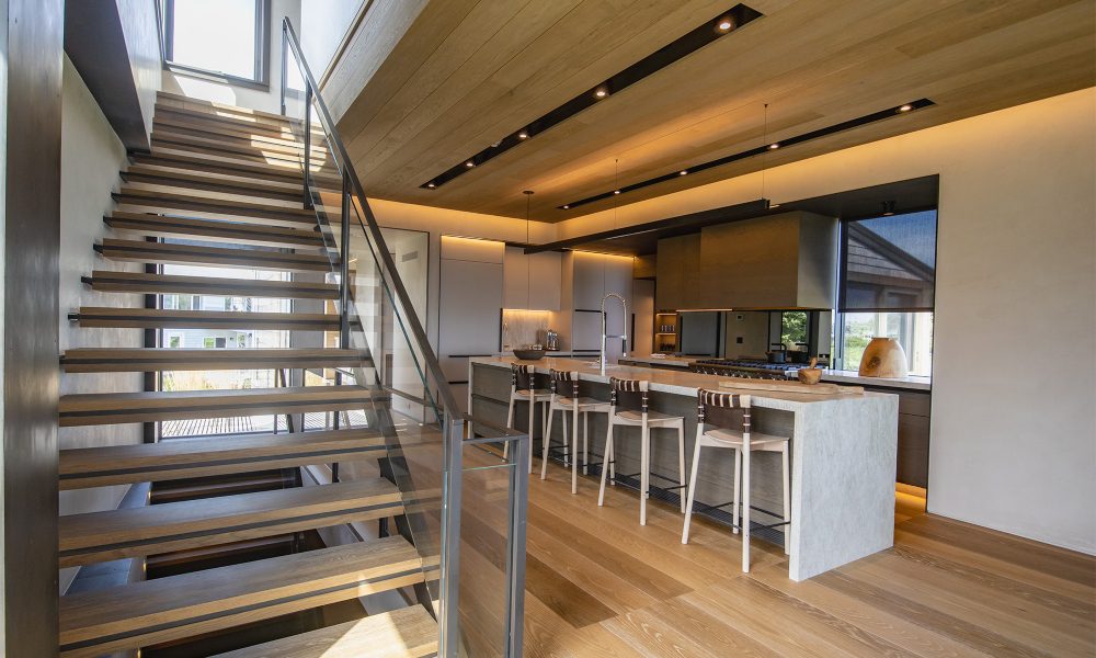 System 7 Uses Motorized Shades with Dark Fabric to Preserve Privacy and Views in Rhode Island Home, slide 5