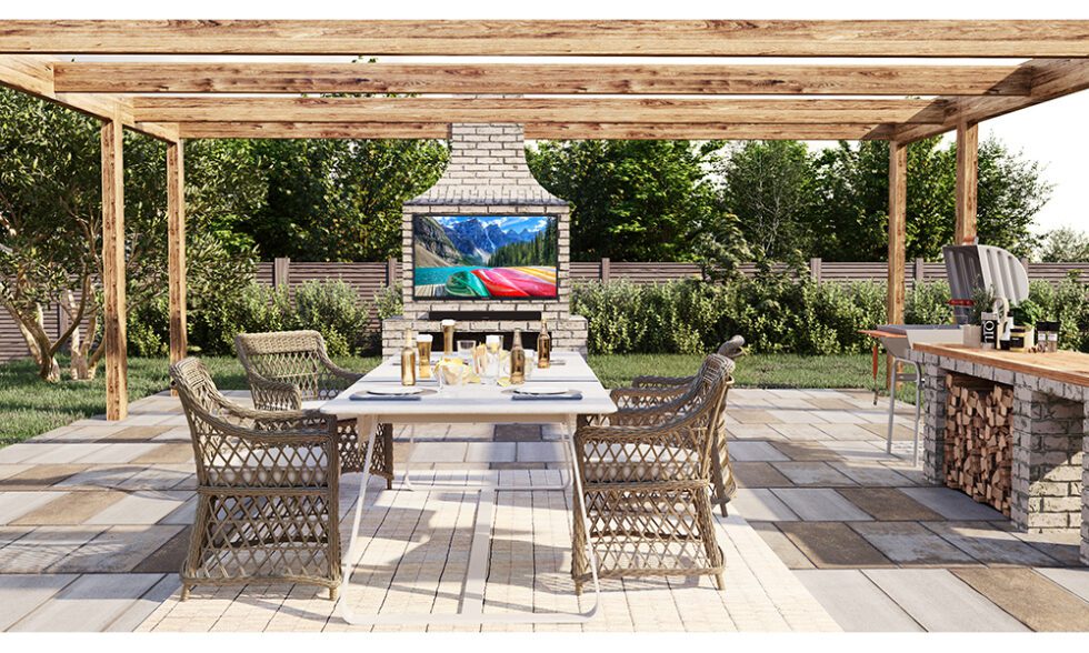 7 Outdoor TVs that Thrive in Full Sun Environments - CEPRO
