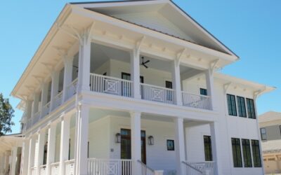 Discreet Shades Offer Ample Privacy in This High-Ceiling, Mountainside Home