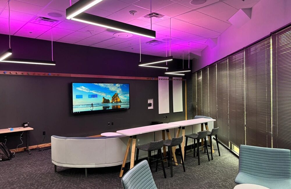 KSCAPE RAIL lighting in office area with pink uplighting