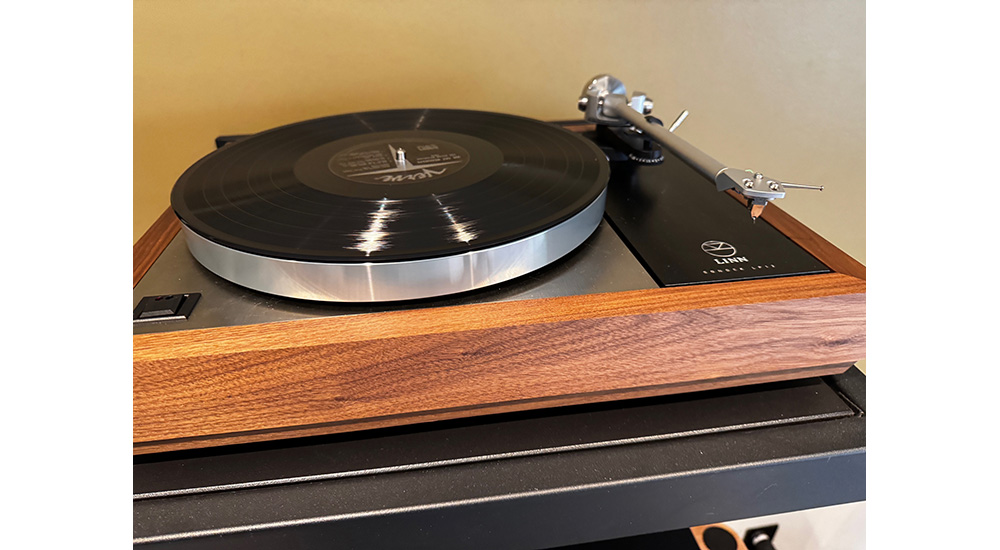 AV Therapy Linn Sondek LP12 turntable