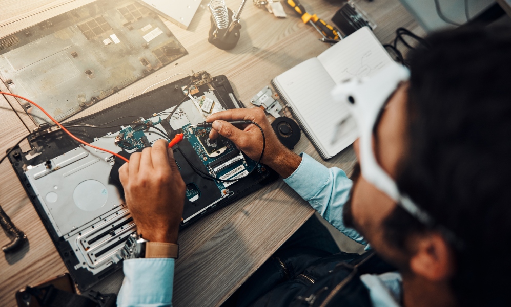 Man repairing electronics meant to represent right to repair laws in WeeklyRewind