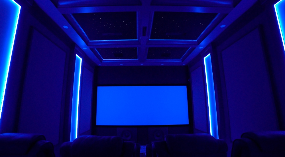 Immersive Private Cinema in Florida Evokes Calming, Deep Sea Aesthetics