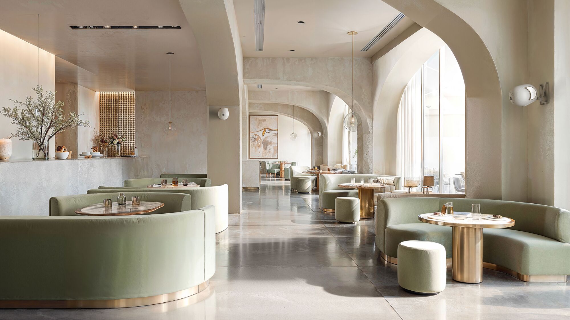 Devialet Phantom Ultimate CI Lifestyle Image